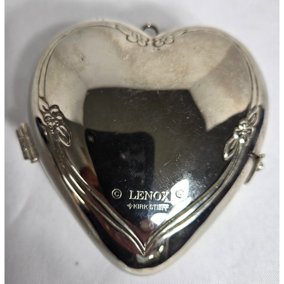 Lenox Vtg. Kirk Stieff Collection Silver Plated Heart Shaped Hinged Trinket Box - Picture 5 of 12